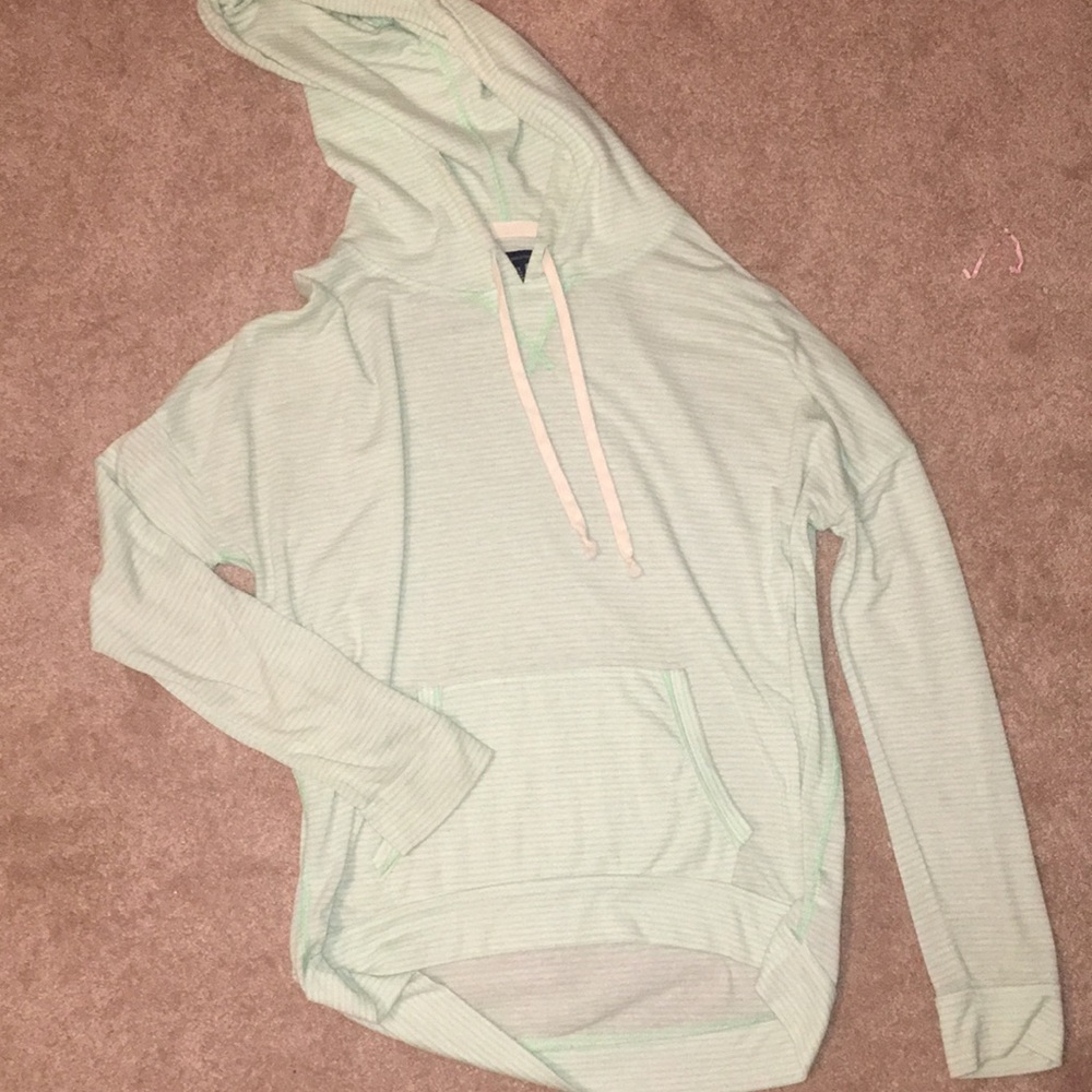 American Eagle lightweight pullover with hoodie